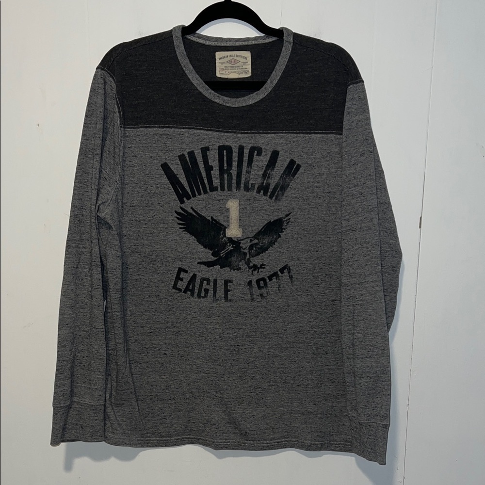 American Eagle Outfitters Men's Charcoal and Black Graphic Long Sleeve Tee L18